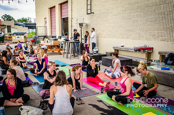 yoga girls getting ready for outdoor yoga class in Denver